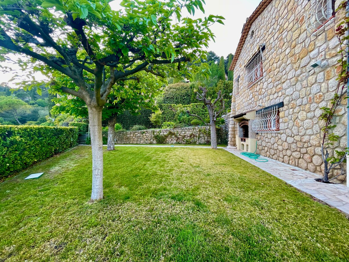 09b867b0-625a-4b72-a961-f0480ebb3a24 (1)